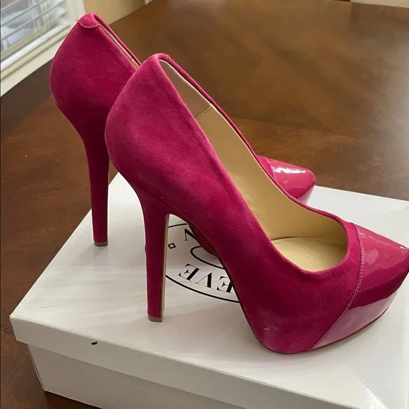 Steve Madden Fuchsia Suede Heels - Picture 3 of 4